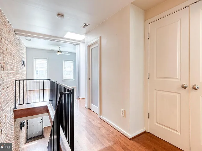 112 N Streeper St — Photo 12