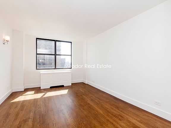 5th image of 330 E 39th St APT 28C
