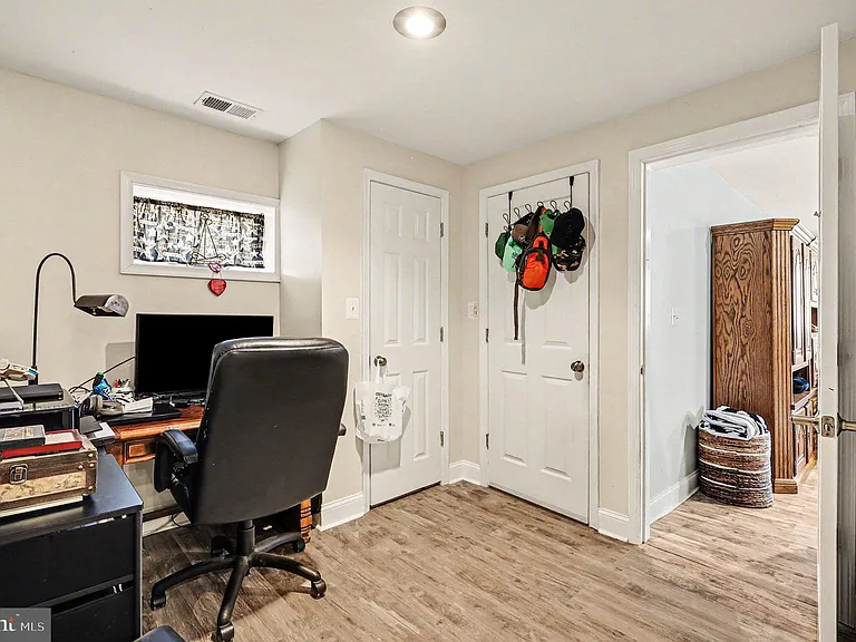 7409 Lake Dr — Photo 25