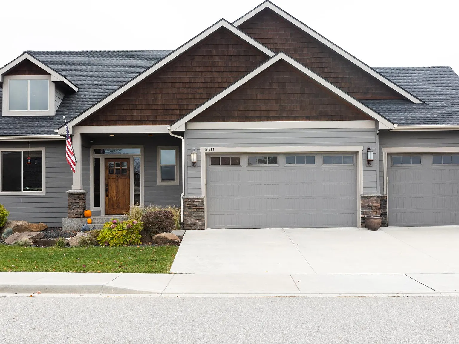 4 bed, 2045 sqft, $3,200 — Photo 1