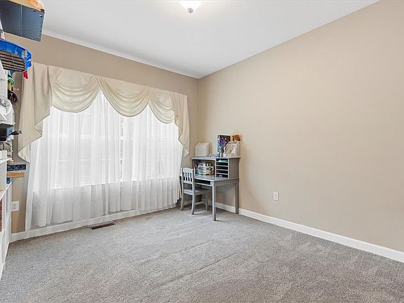 5th image of 827 Westminster Ln