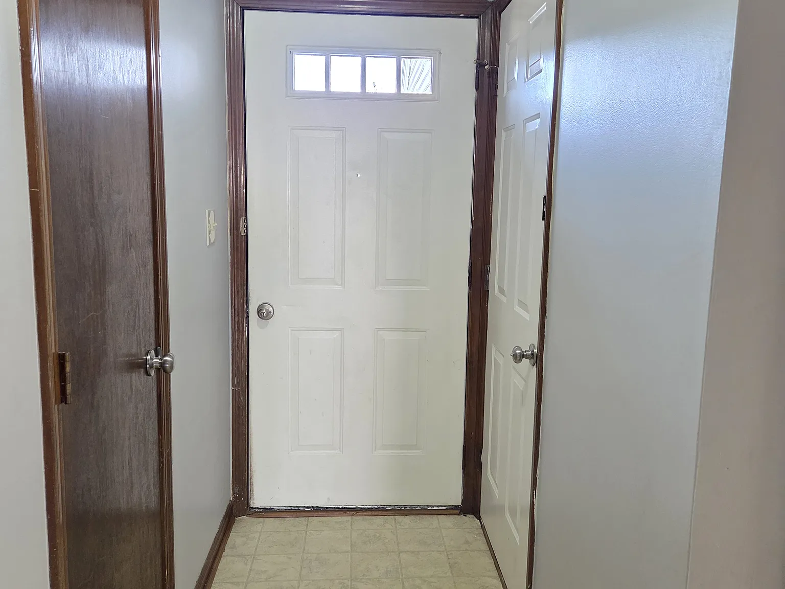 2 bed, 930 sqft, $1,100 — Photo 2