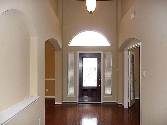 2nd image of 5219 Fountainbrook Ln