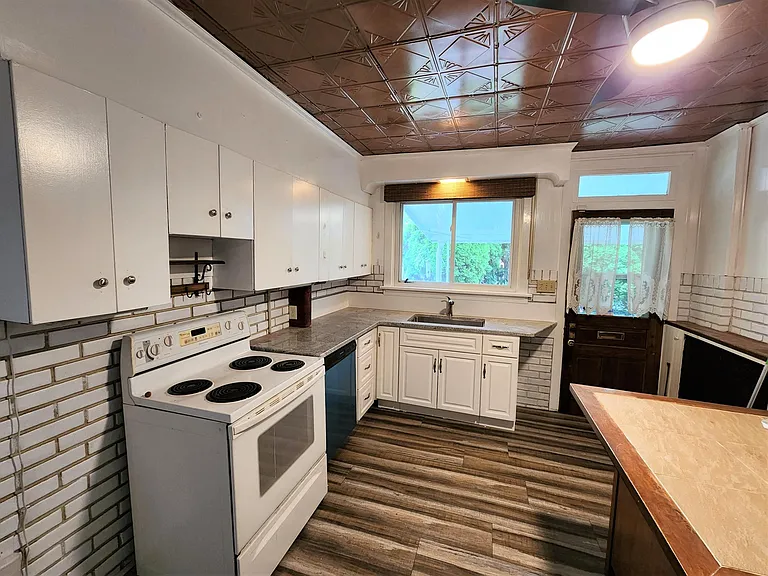24 Reading Ave #1 — Photo 4