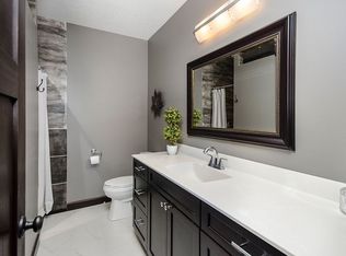 5225 Forest Knoll Dr SE, Rochester, MN 55904