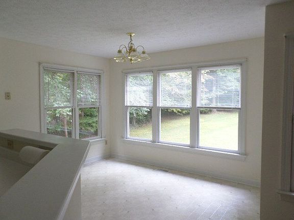 5th image of 65 Long Meadow Dr