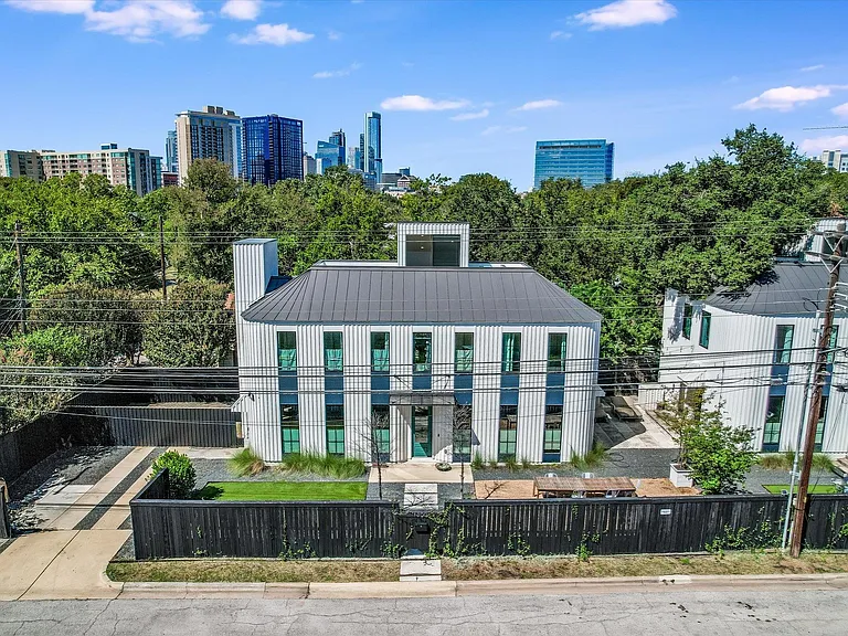 1300 Navasota St — Photo 29