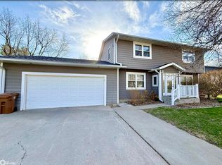 1716 Spring St, Grinnell, IA 50112