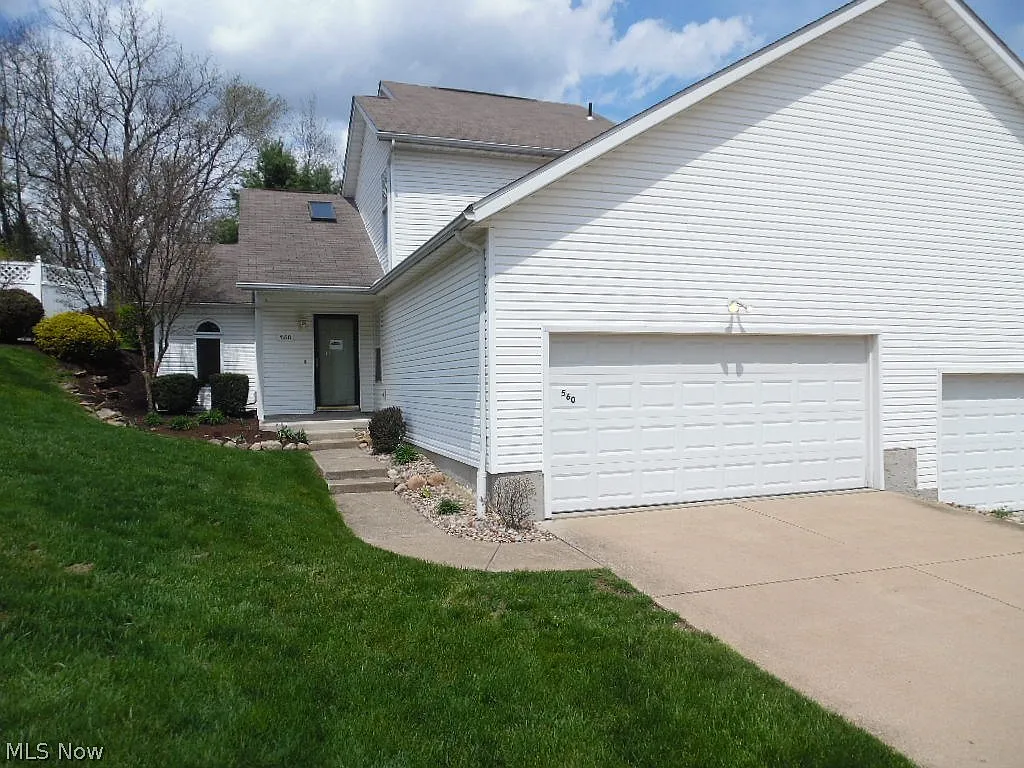 560 Hilltop Ter photo 1