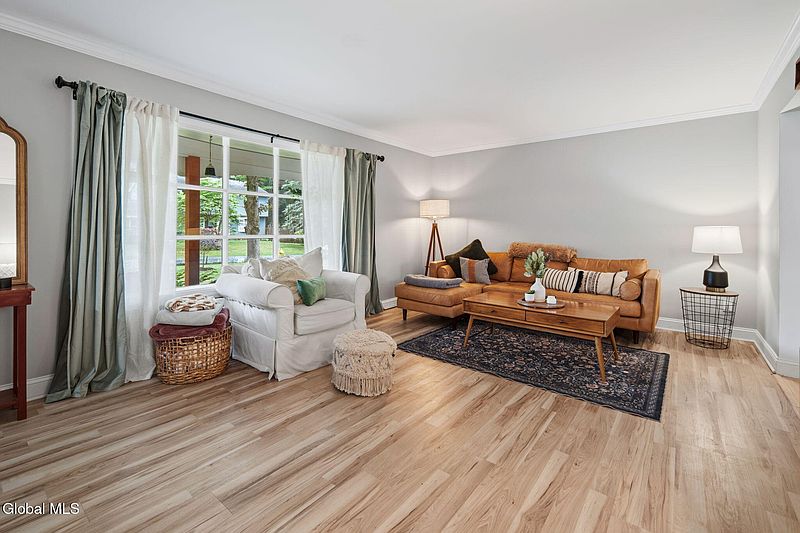 5th image of 29 Fairway Avenue