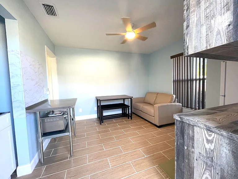 5753 SE Mercedes Ave — Photo 3