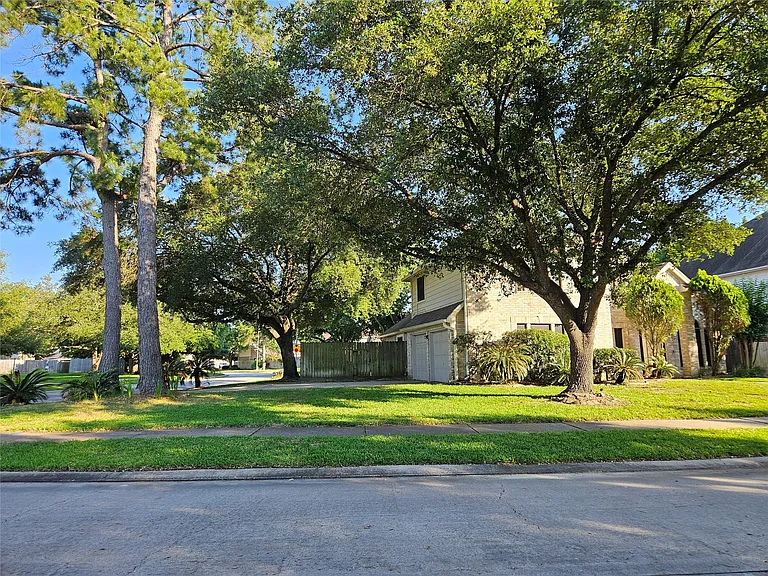 8807 Vista Springs Dr — Photo 20