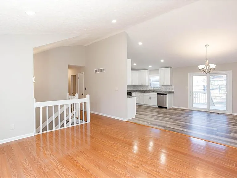 4049 Leicester Dr NE — Photo 5