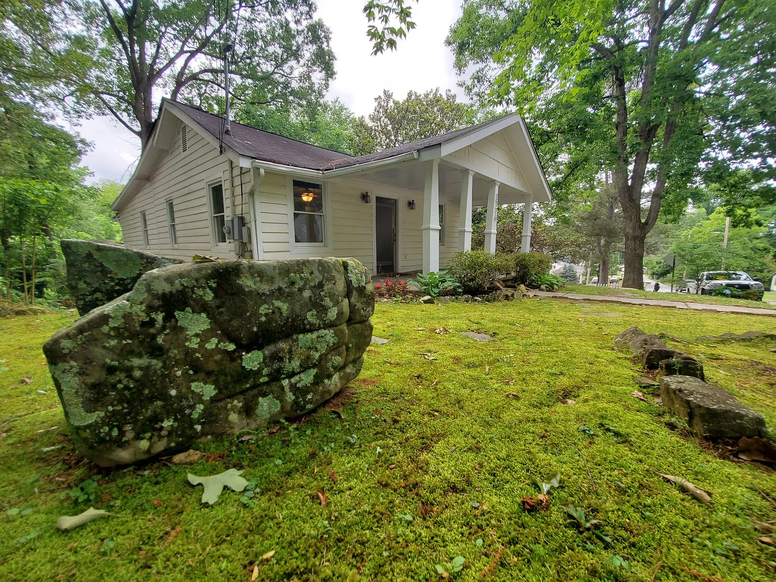 3 bed, 1269 sqft, $2,500 — Photo 2
