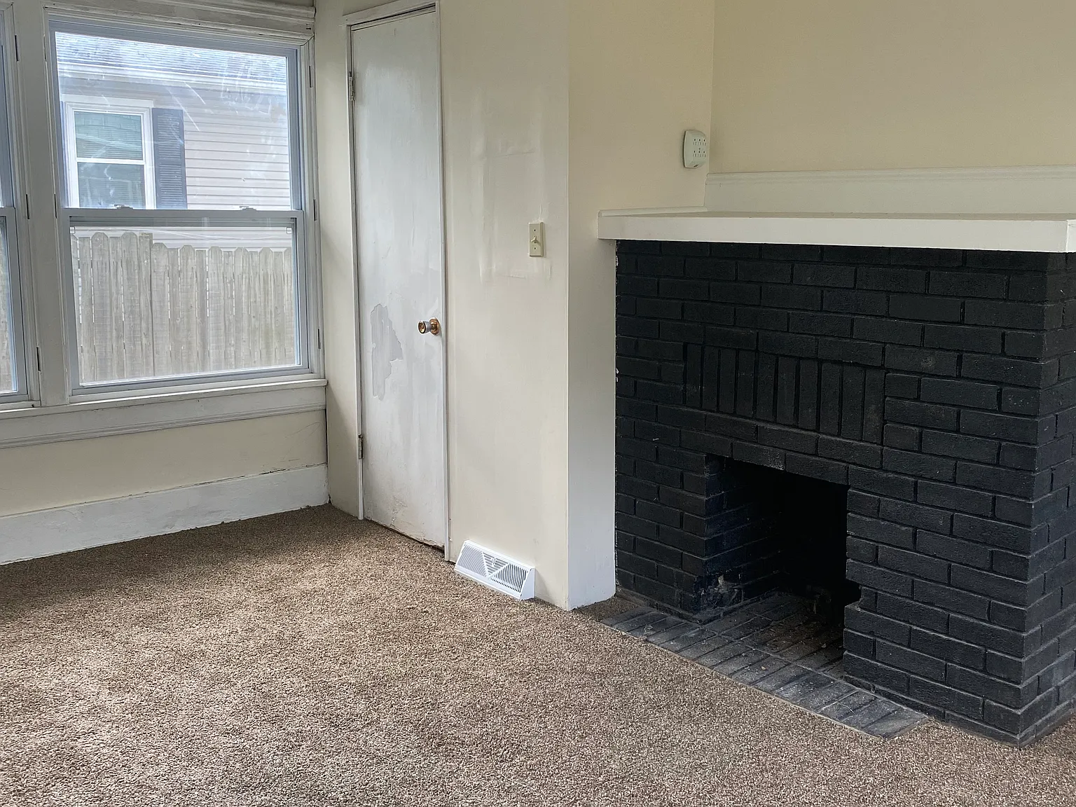 2 bed, 750 sqft, $815 — Photo 2