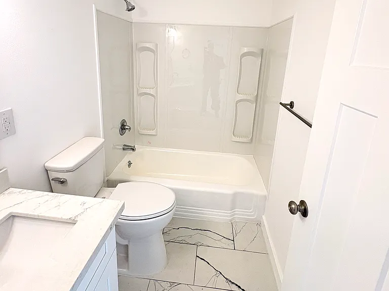 2345 Minor Ave E #17 — Photo 7