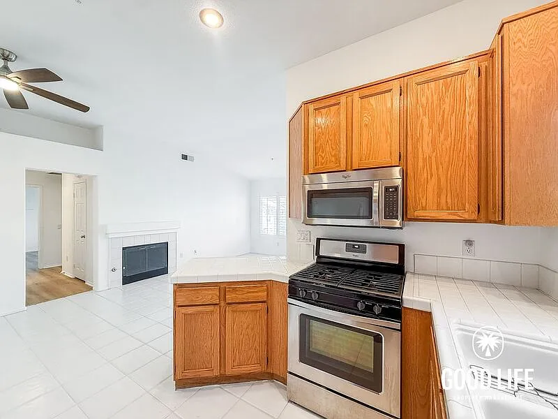 2 bed, 2.0 bath, 900 sqft, $2,950 — Photo 4