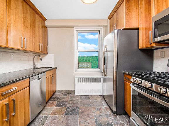 2nd image of 555 Kappock St APT 7N