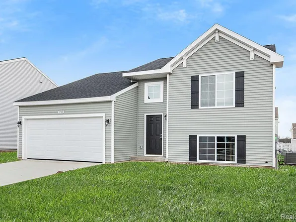 2889 Jordan River Dr, Fowlerville, MI 48836