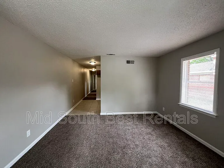 1785 Tampa Cv — Photo 3