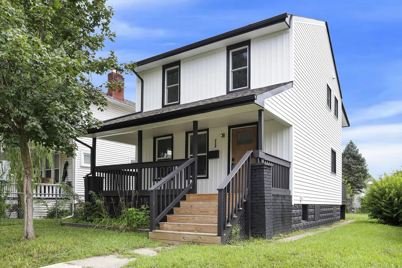 224 N Oakley Ave photo 1