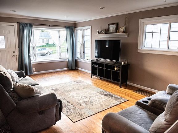 3rd image of 3991 Mantell Ave