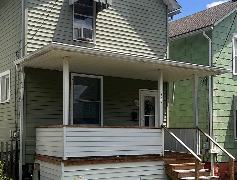323 School St — Photo 2