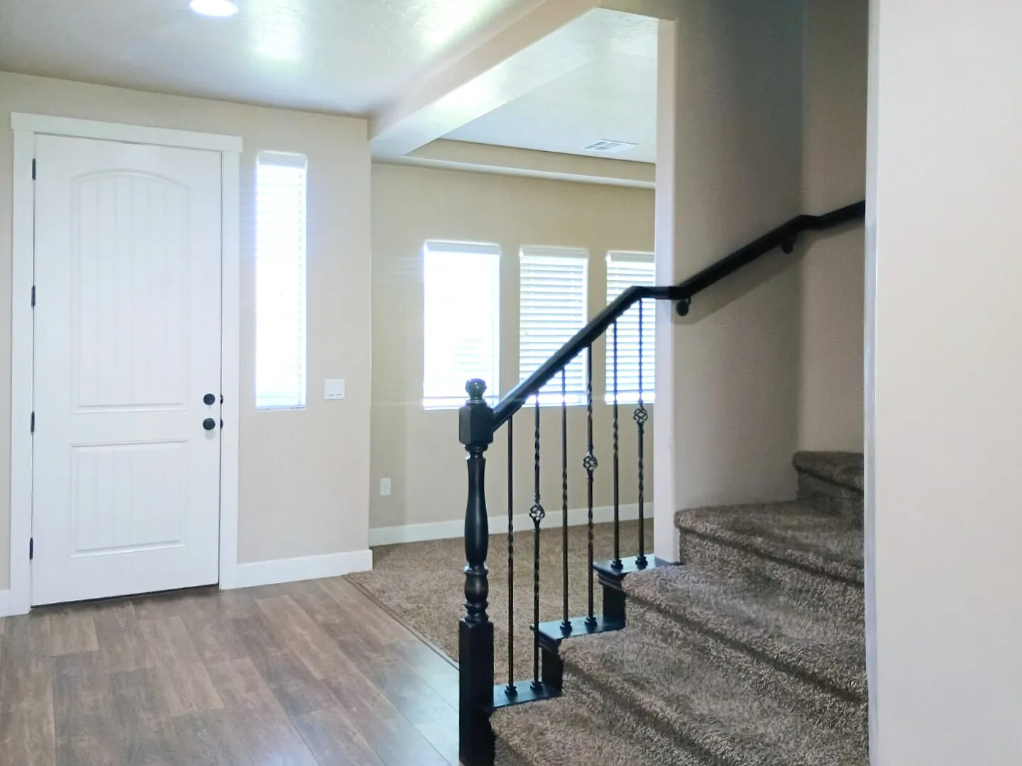4 bed, 3.5 bath, 2640 sqft, $2,895 — Photo 2