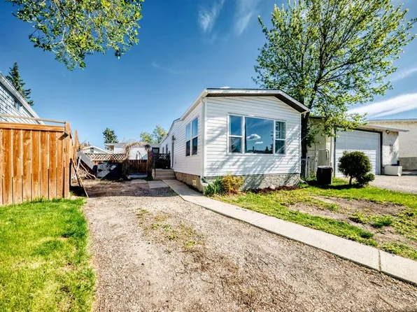 124 S Big Springs Dr SE, Airdrie, AB T4A 1J9