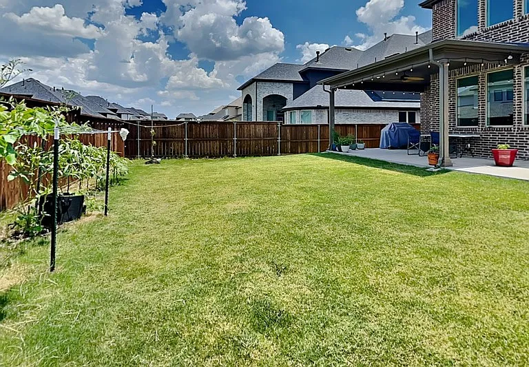 2931 Genevieve Ln — Photo 31