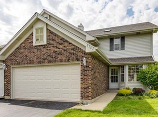 5782 Regency Ct, Gurnee, IL 60031