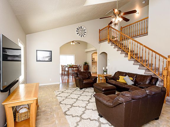 5th image of 8 Blueberry Ln