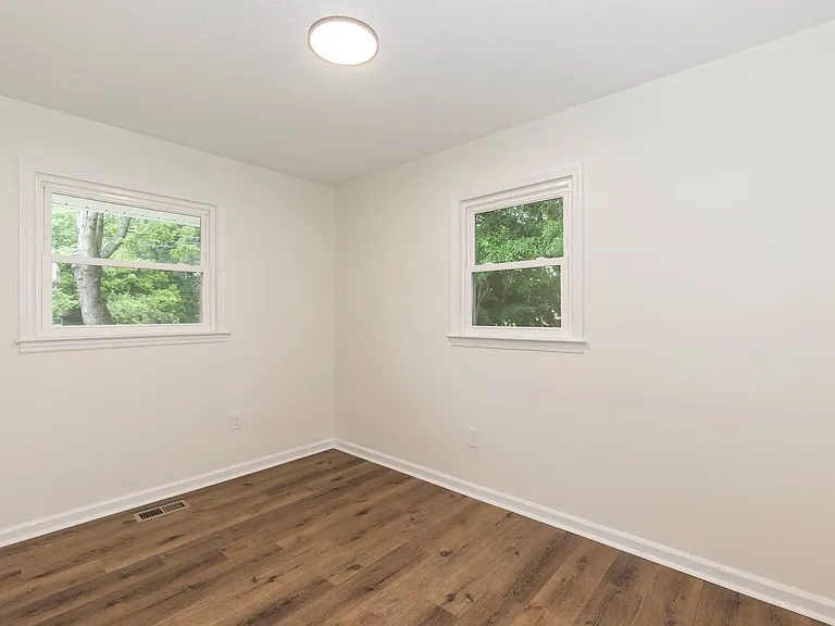 1322 Elm St — Photo 17