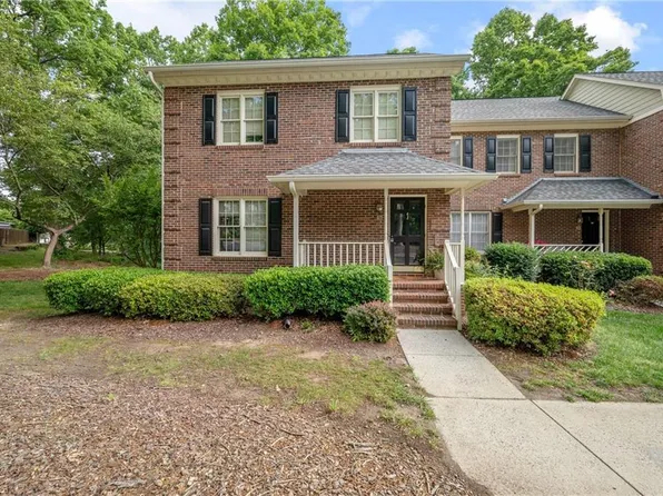 12 Park Village Ln Unit F, Greensboro, NC 27455