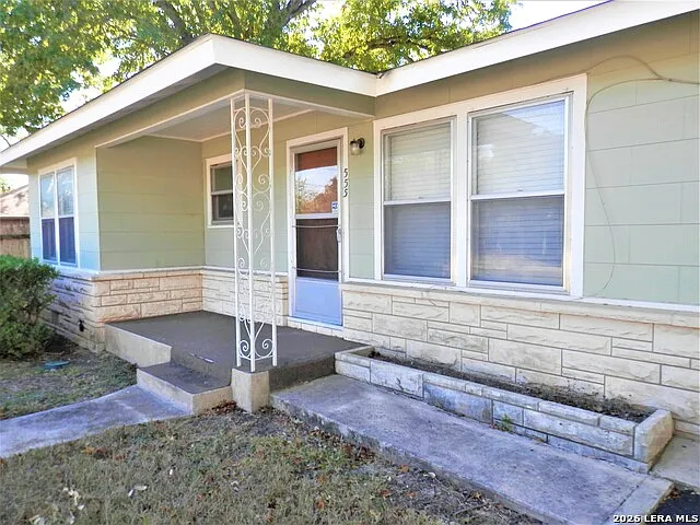 555 N Union Ave — Photo 3