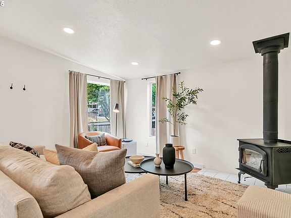 4th image of 428 W Centennial Blvd