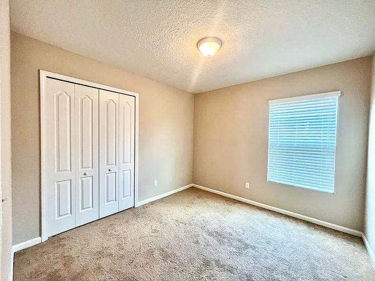 1009 Mayfair Creek Ct — Photo 6