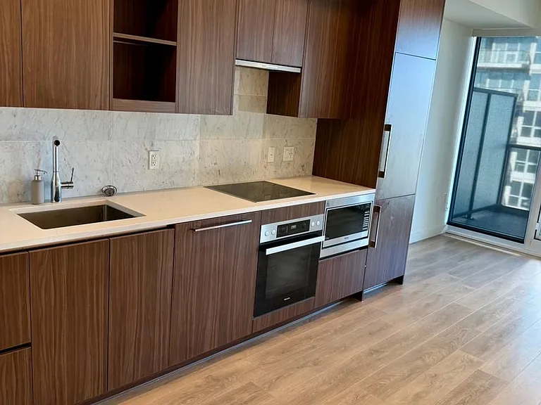 85 McMahon Dr #2201 — Photo 9