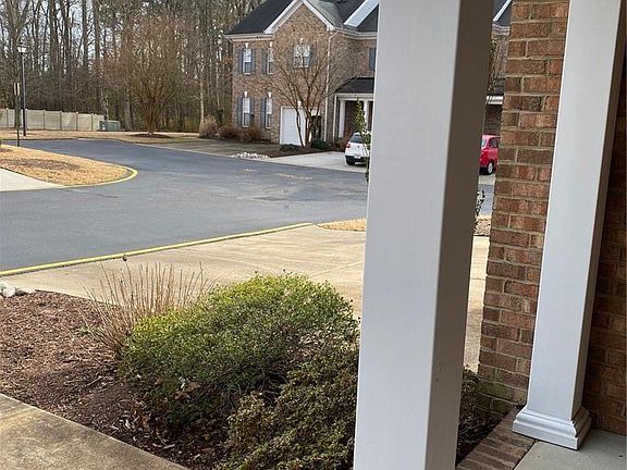 2nd image of 943 Long Beeches Ave