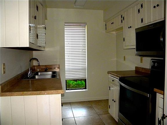 5th image of 643 Village Ln S #A