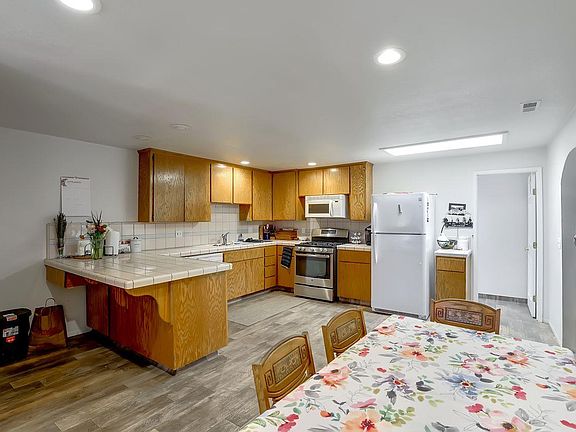 3rd image of 14995 Llagas Ave