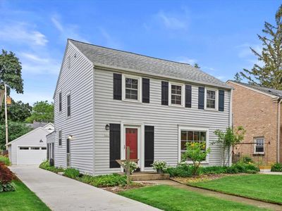 5821 North Santa Monica BOULEVARD, Whitefish Bay, WI, 53217
