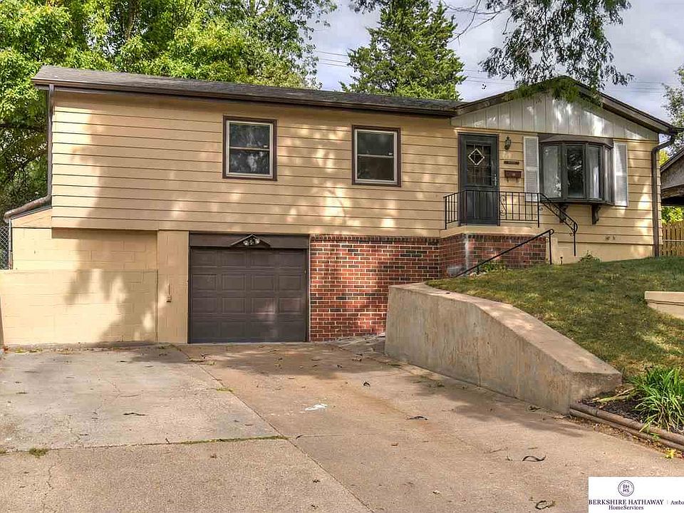 1st image of 8910 Laurie Cir
