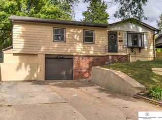 8910 Laurie Cir, Omaha, NE 68124