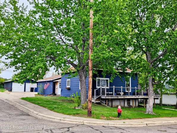 646 5th Ave W, Dickinson, ND 58601