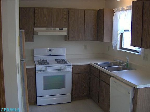 2nd image of 912 Charnwood Ln