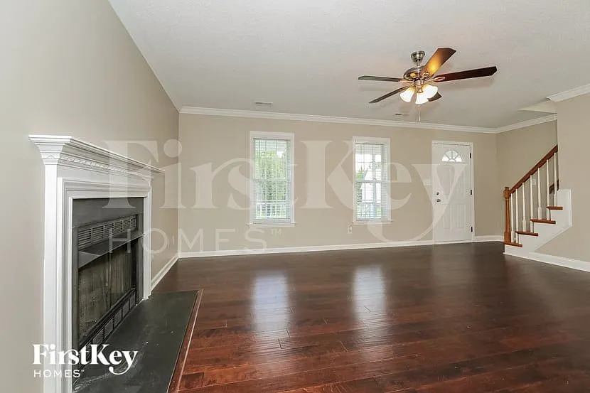 3 bed, 2.0 bath, 1996 sqft, $2,360 — Photo 3