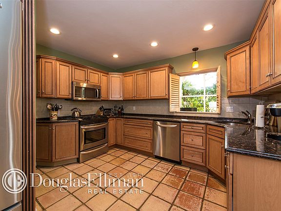 5th image of 3292 Bayfield Blvd