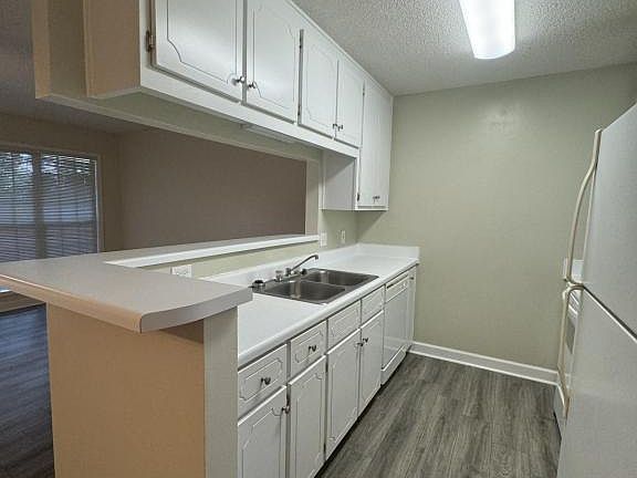 4th image of 108 Woodmere Dr