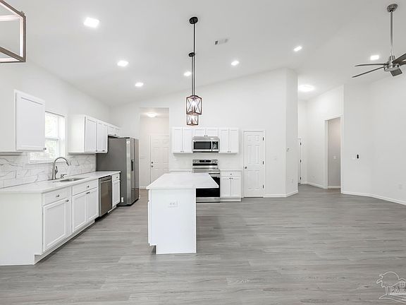 4th image of 903 N 61st Ave